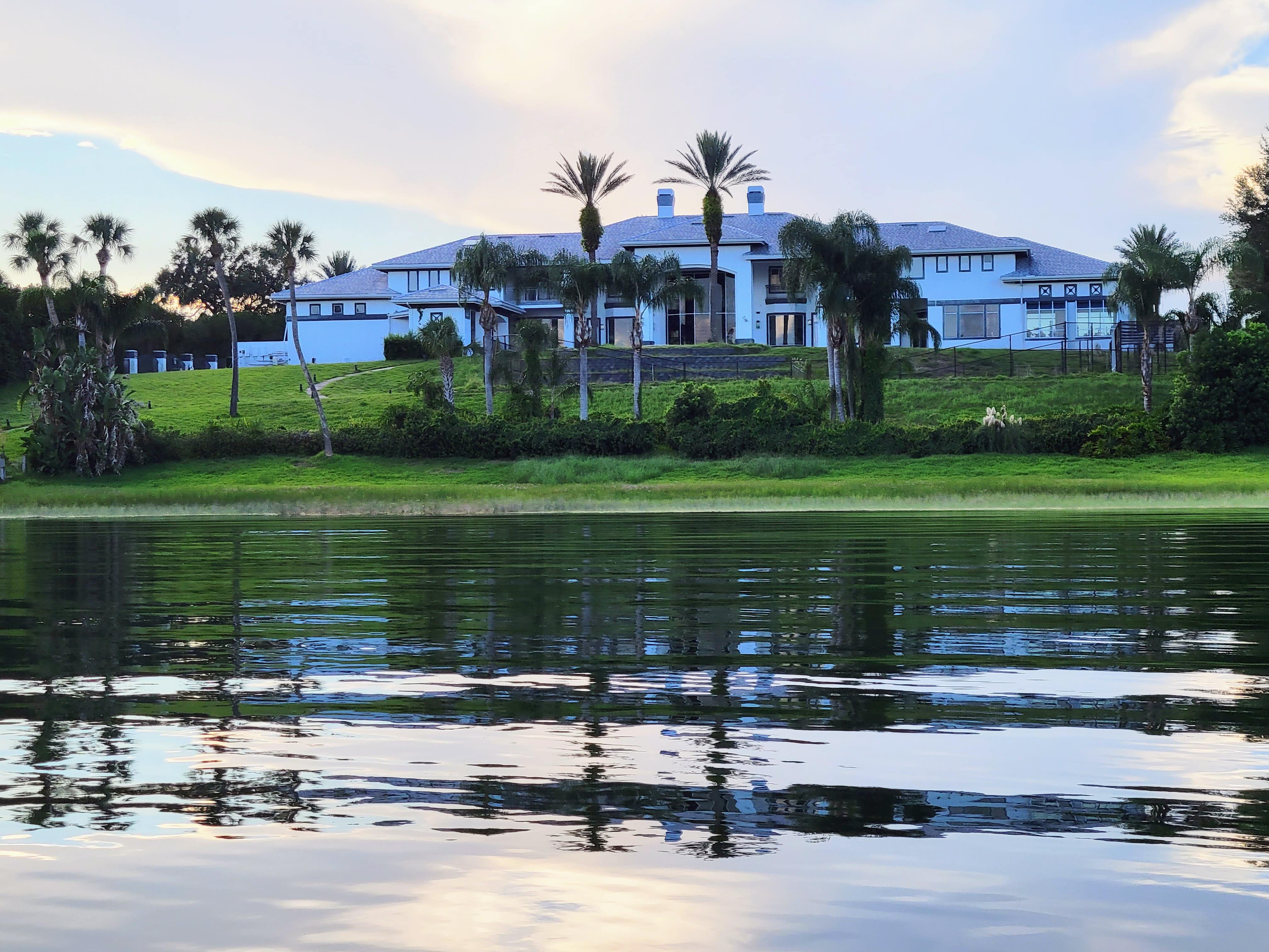 Neighbor property around Lake Dalhousie