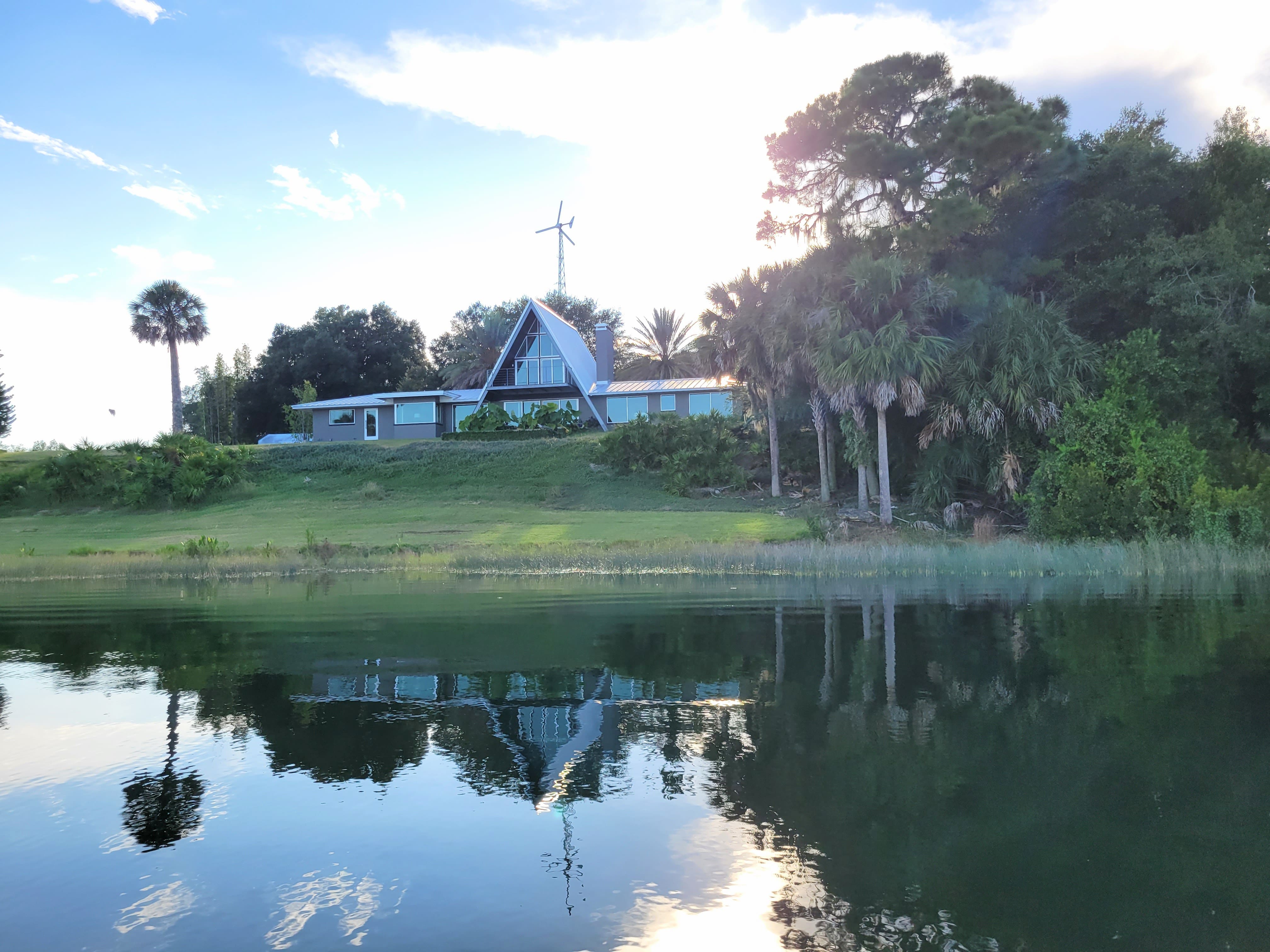 Neighbor property around Lake Dalhousie